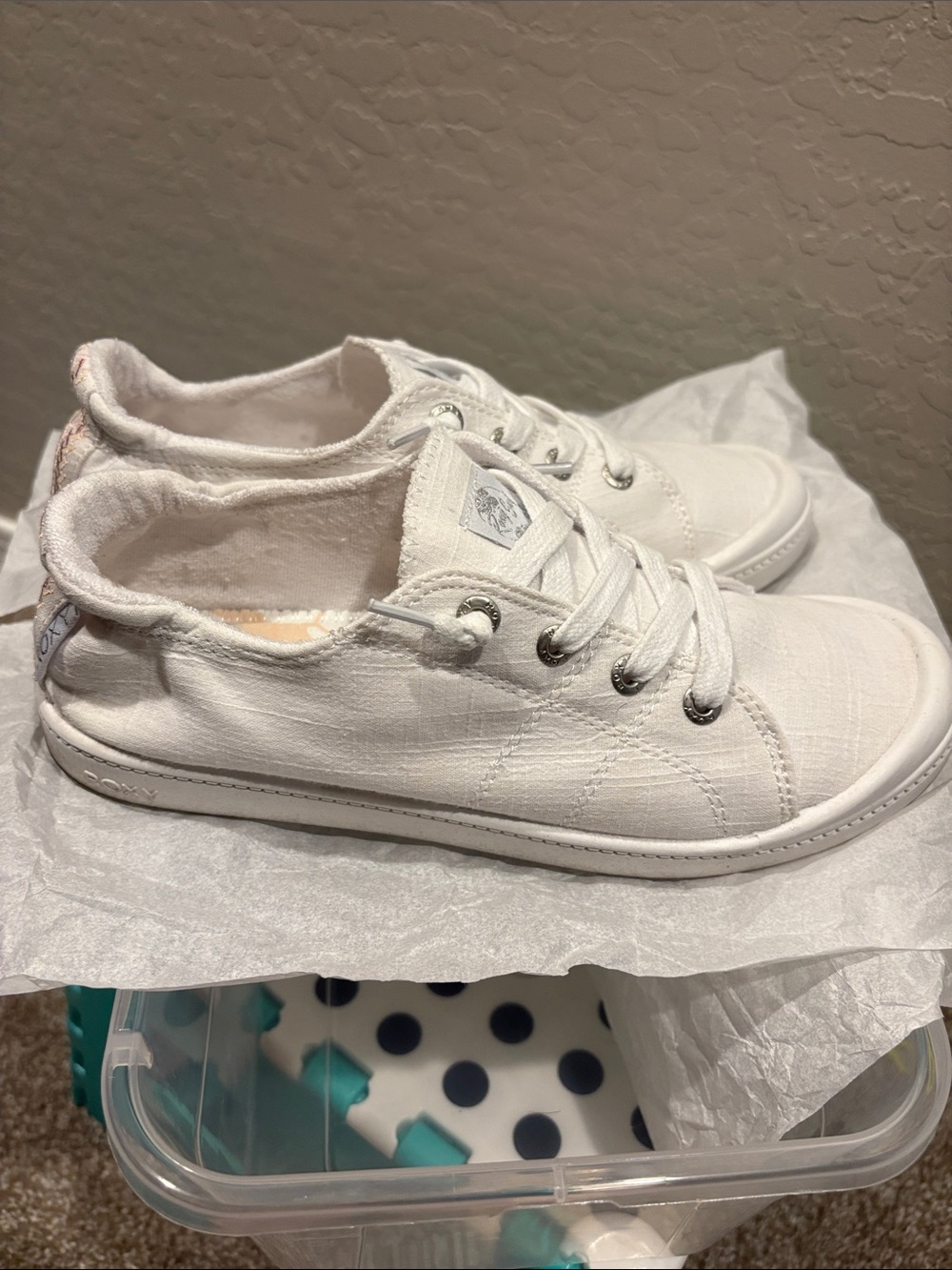 Roxy White Canvas Kids Sneakers - Lace-Up Casual